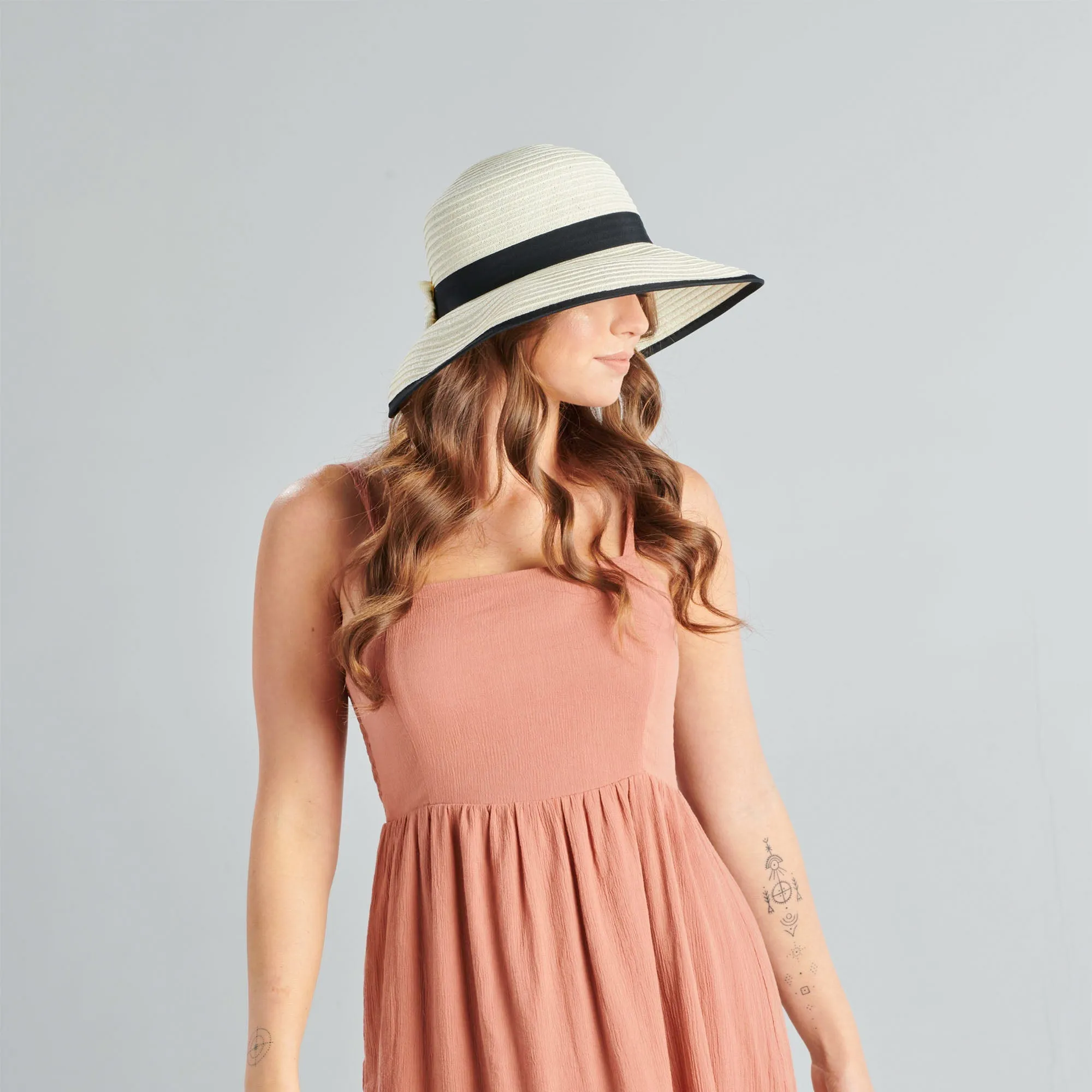 Women's Contrasting Edged Sun Brim Hat with Back Bow
