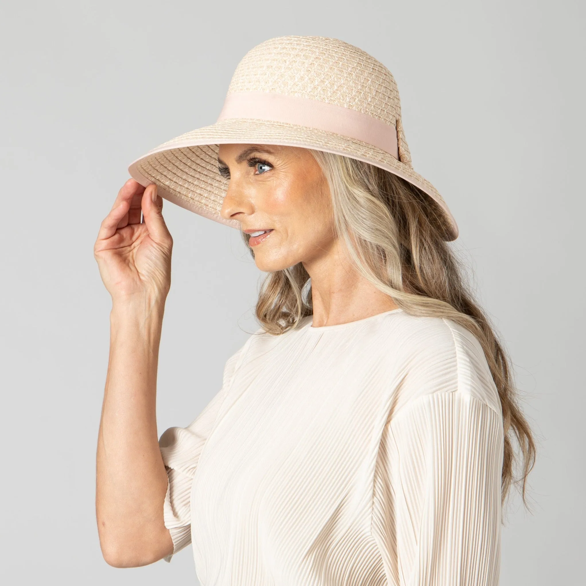Women's Contrasting Edged Sun Brim Hat with Back Bow